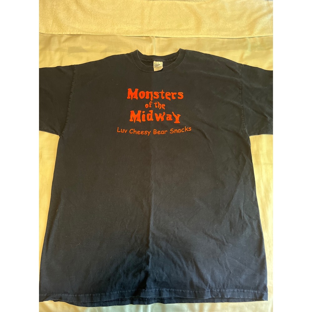 Gildan Ultra Cotton Monsters of the Midway Luv Cheesy Bear Snacks T-Shirt 2XL